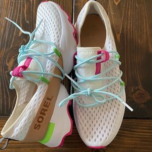 SOREL KINETIC IMPACT SNEAKER SZ 8.5